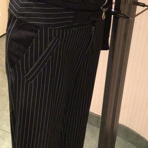 ⭐️⭐️Host Pick⭐️⭐️⬇️Price Dropped⬇️Black/White pinstripe pants with suede pockets - Picture 3 of 5